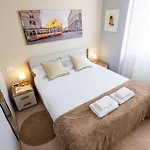 Cozy Retreat With Laundry & Smart Tv Daire *