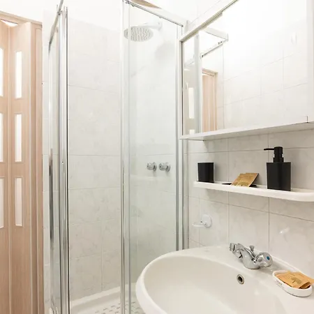 Cozy Retreat With Laundry & Smart Tv Milán